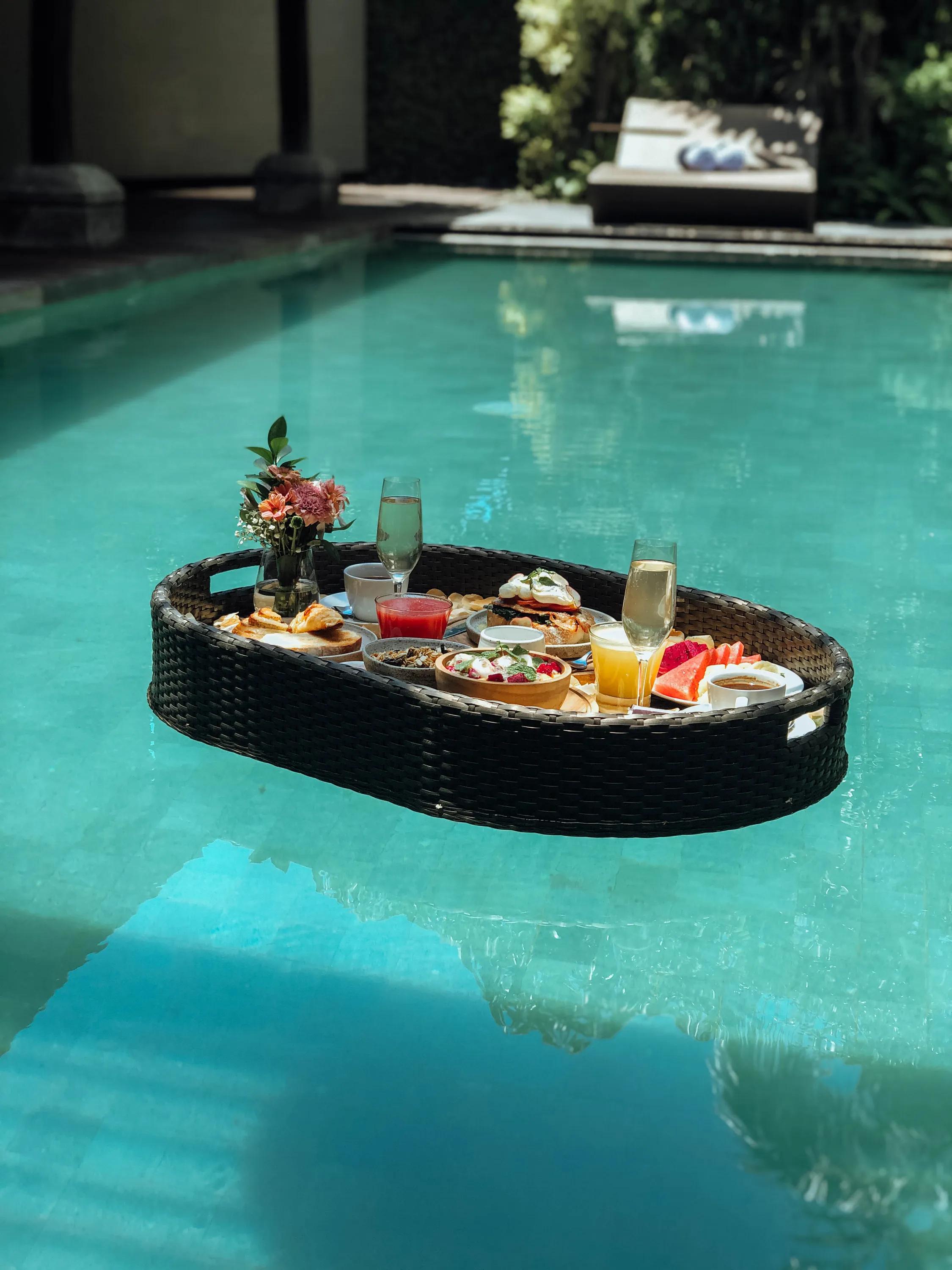 Breakfast & In Villa Dining