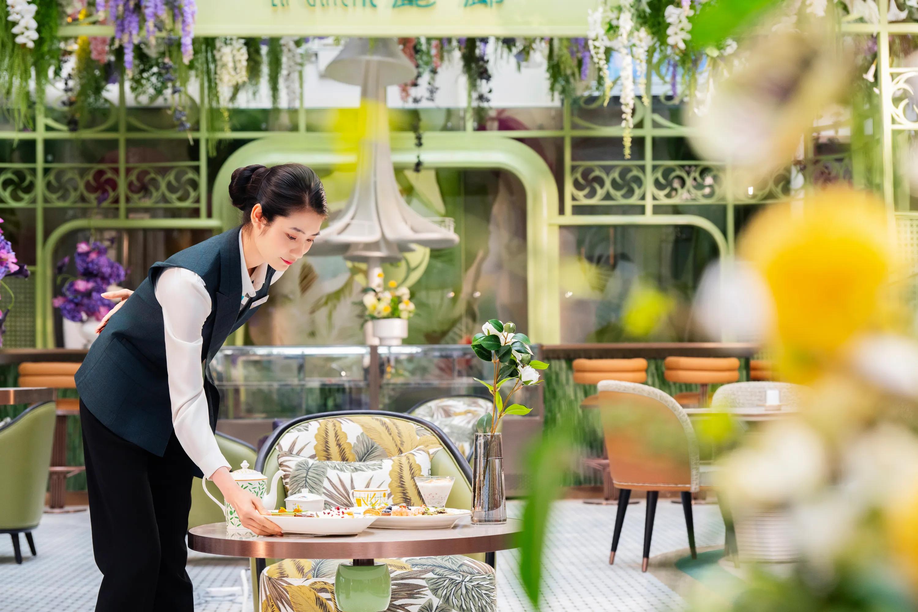 La Galerie Lobby Bar