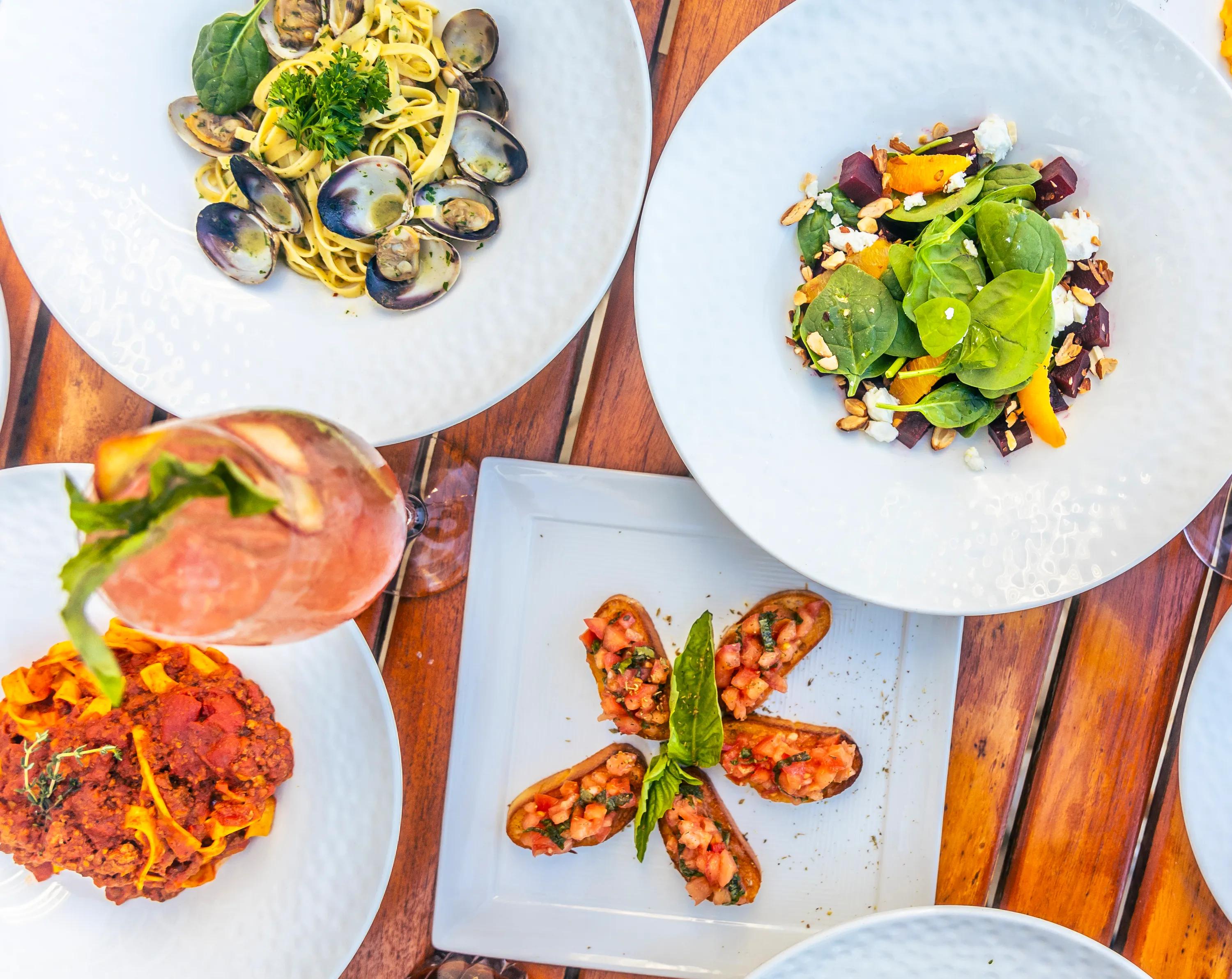 Gili's Pool Bar & Grill