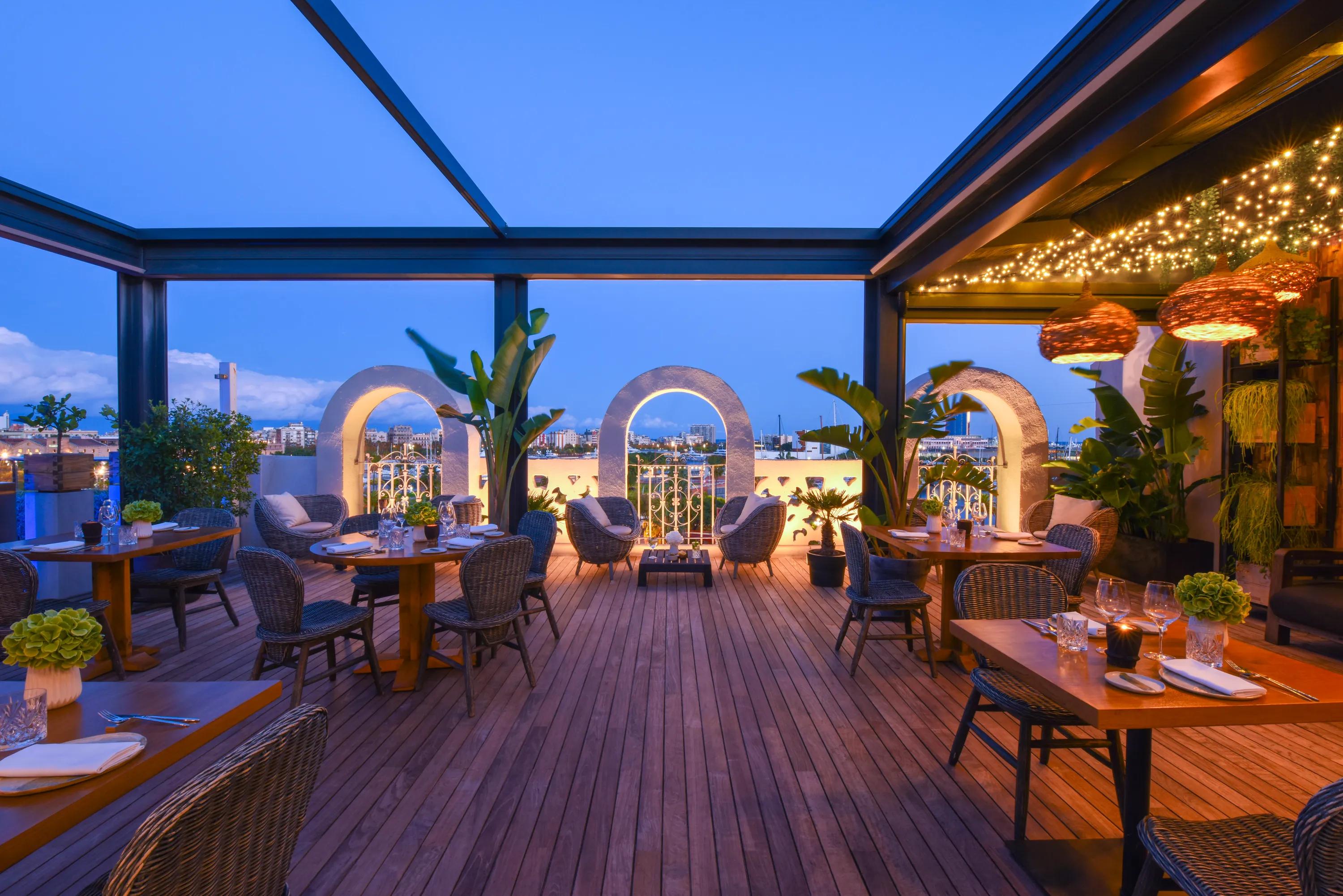 Informal Restaurant Terrace | Rooftop Bar