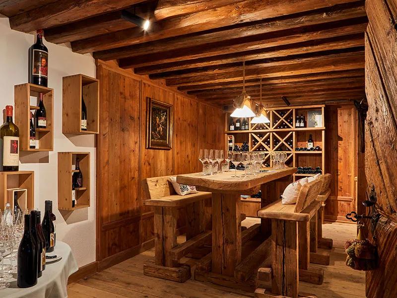 Wine Stube & Smoker's Lounge