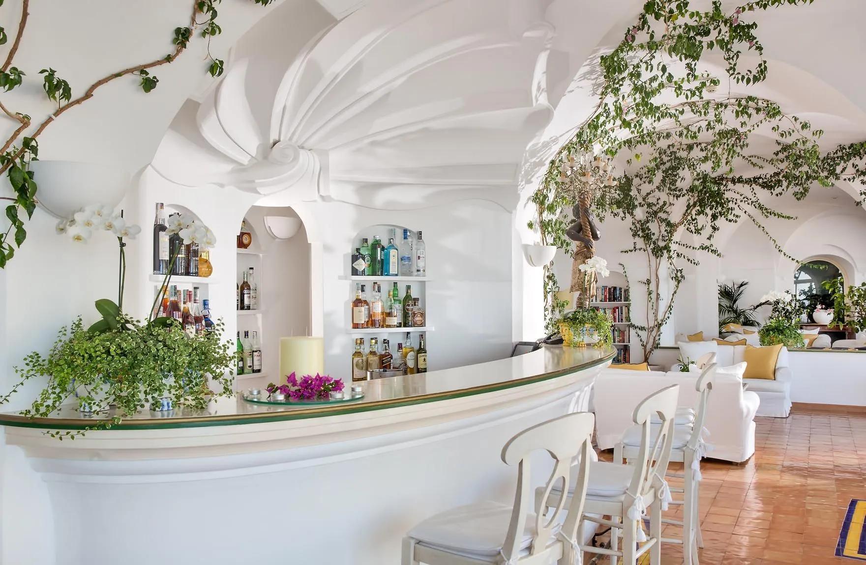 La Coquille Cocktail Lounge Bar